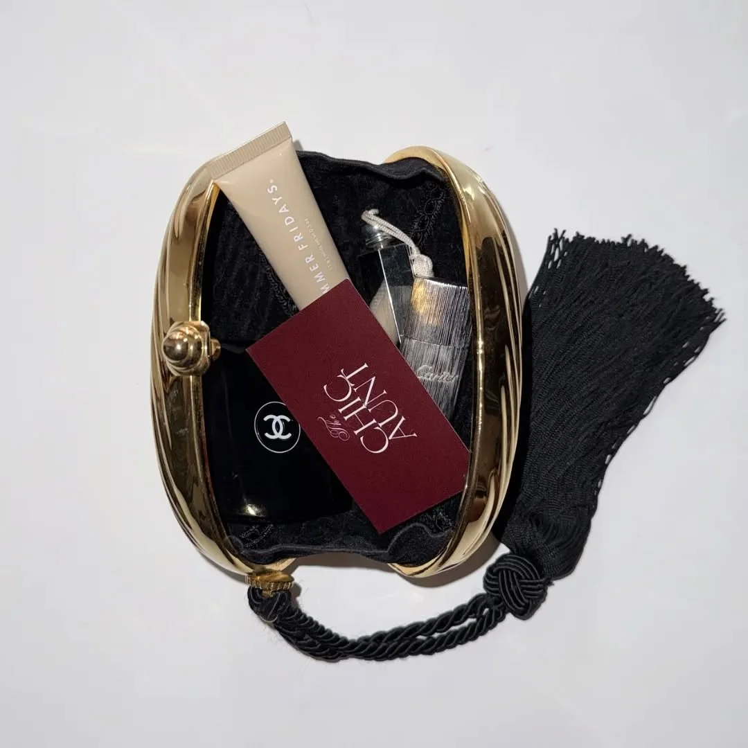 Gold Tassel Bag - Sold 
A newBags Drop is loading...✨️
#thechicaunt #tasselclutch #vintageselection #vintageshop #artdecoinspired