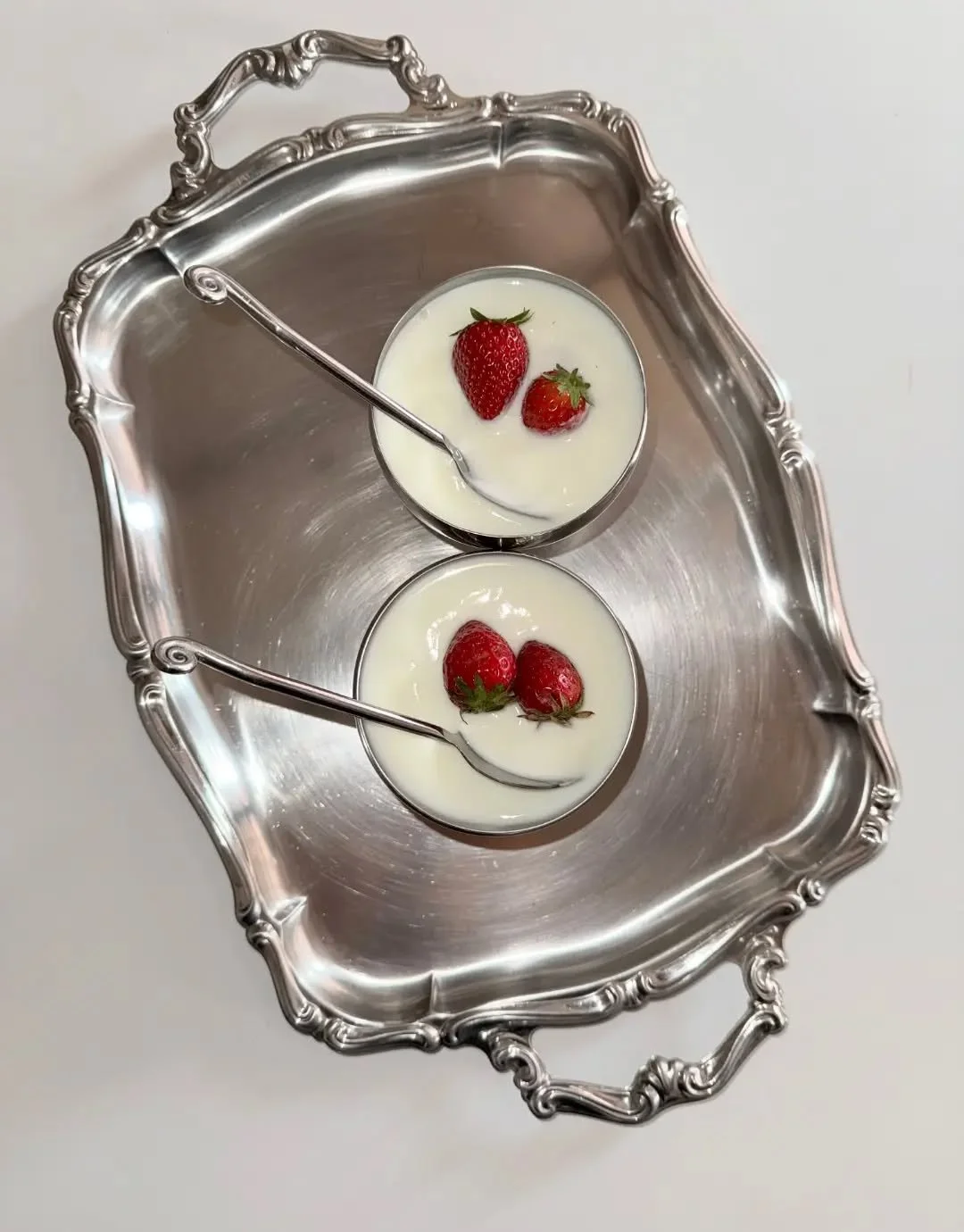 Essentials for a spring snack - explore the Chic silver selection available on www.thechicaunt.com 

#thechicaunt #silvertableware #vintageshop #curatedselection #vintagetableware