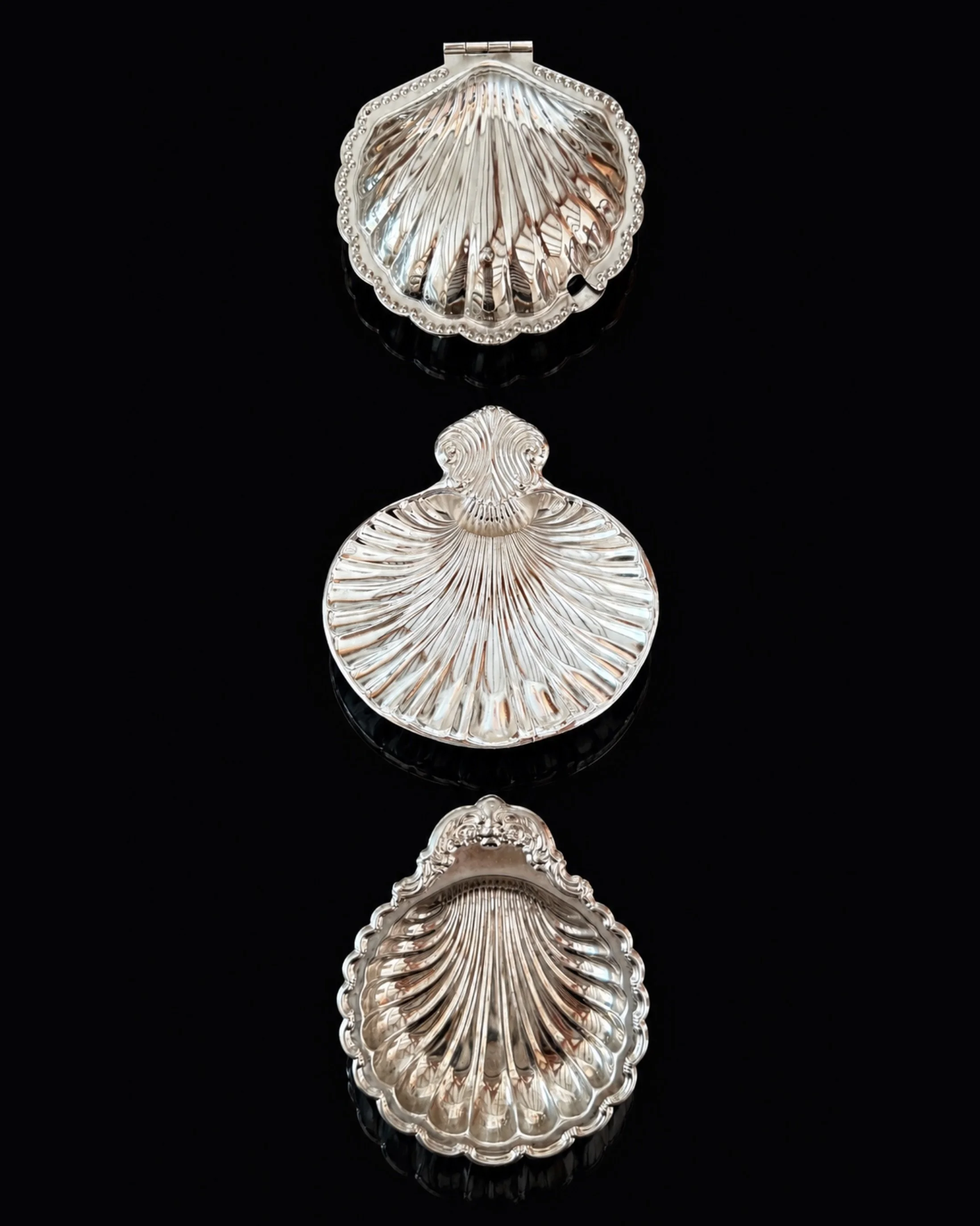 Different vintage Silver shells available at thechicaunt.com 🐚

#thechicaunt #vintagetableware #vintageshop #chichomedecor #vintageselection