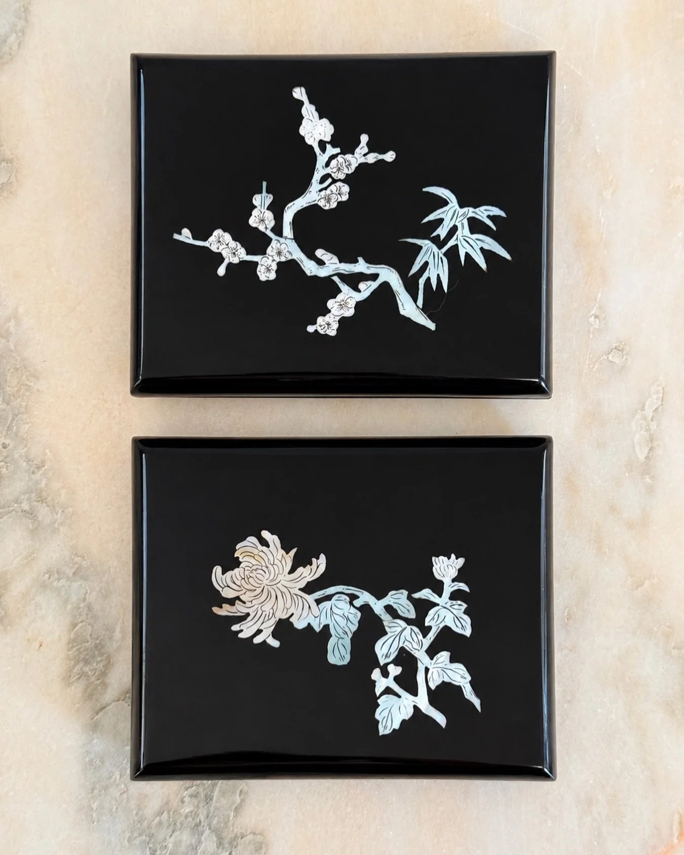 Set of 2 Japanese Lacquer boxes with Mother of Pearl Inlay - Available 

#thechicaunt #vintageshop #motherofpearlbox #vintagehomeaccents #artdeco