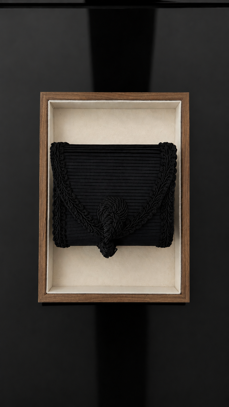 ART DÉCO PLEATED CLUTCH 8.png (copia)