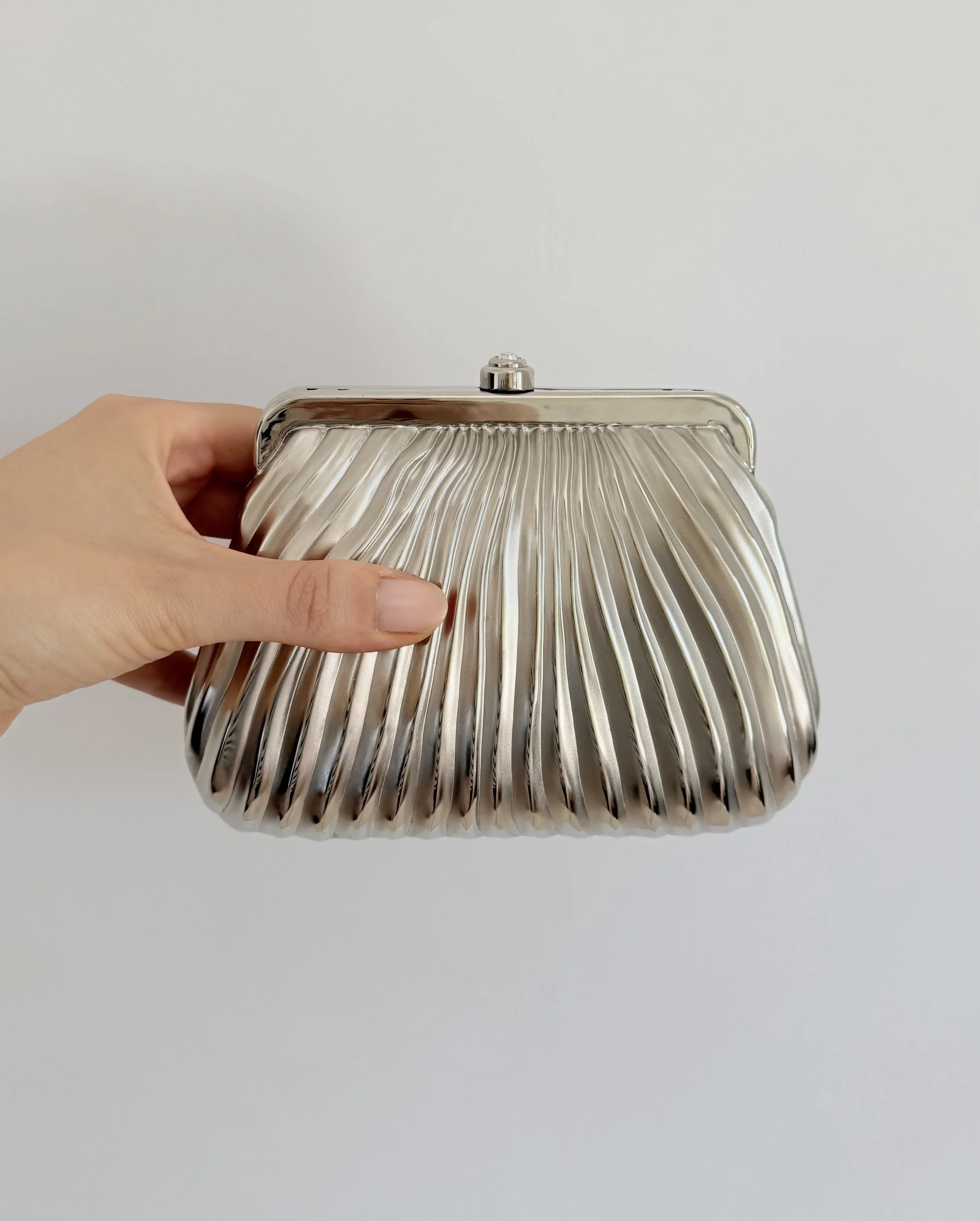 SCHEILAN FIRENZE SILVER CLUTCH WITH ORIGINAL BOX 15.jpeg