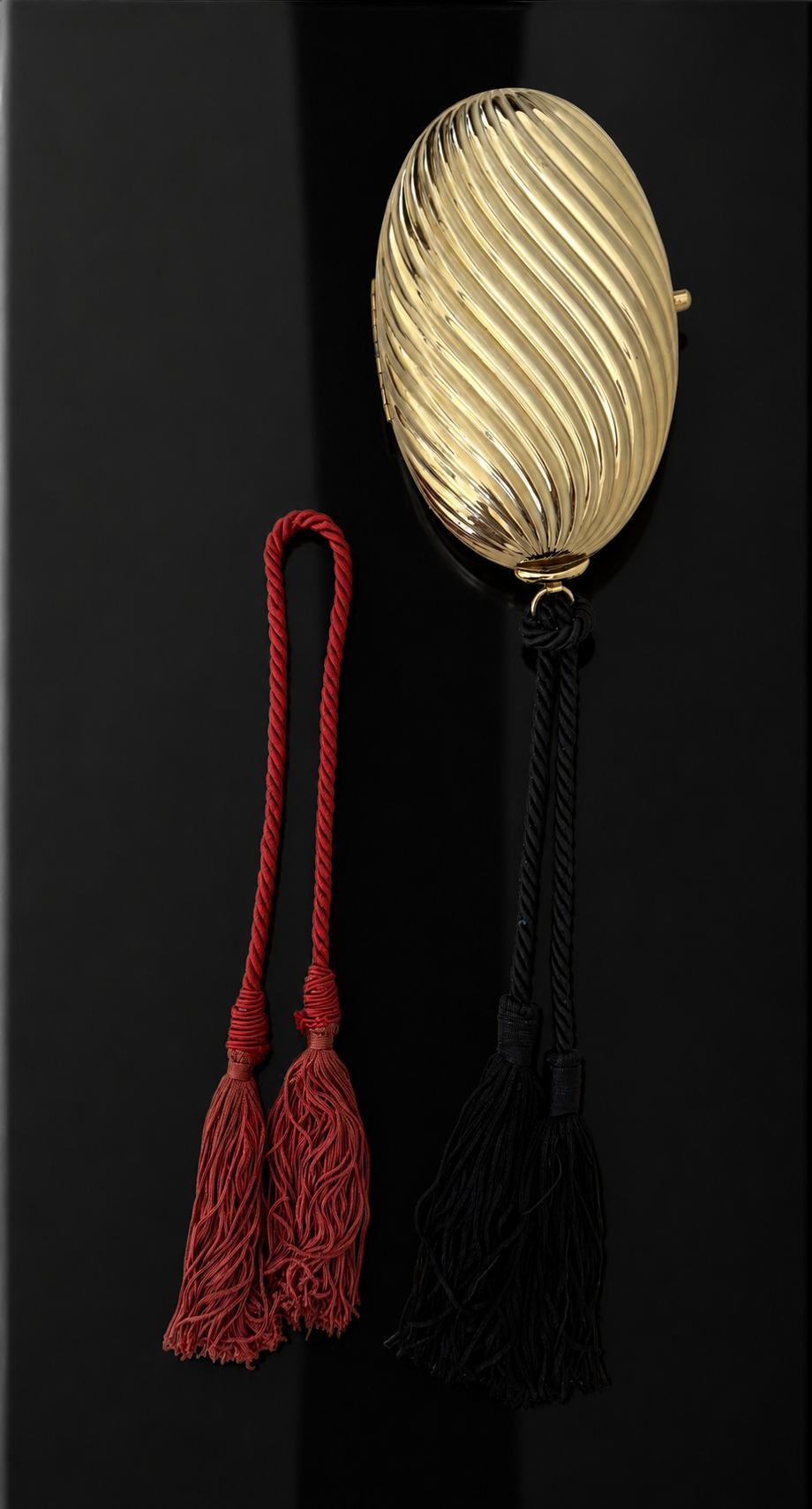 GOLD RIBBED EGG MINAUDIÈRE WITH TWO TASSELS 16.png