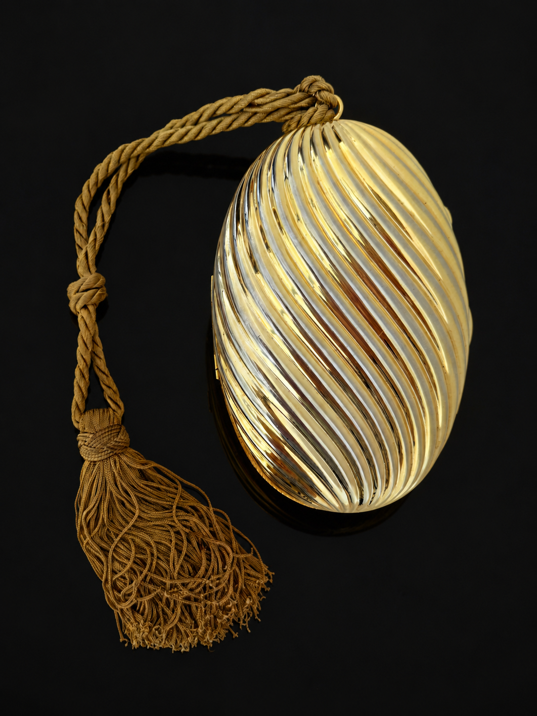 VALIGERIA NAPOLEON GOLD TASSEL CLUTCH 19.png