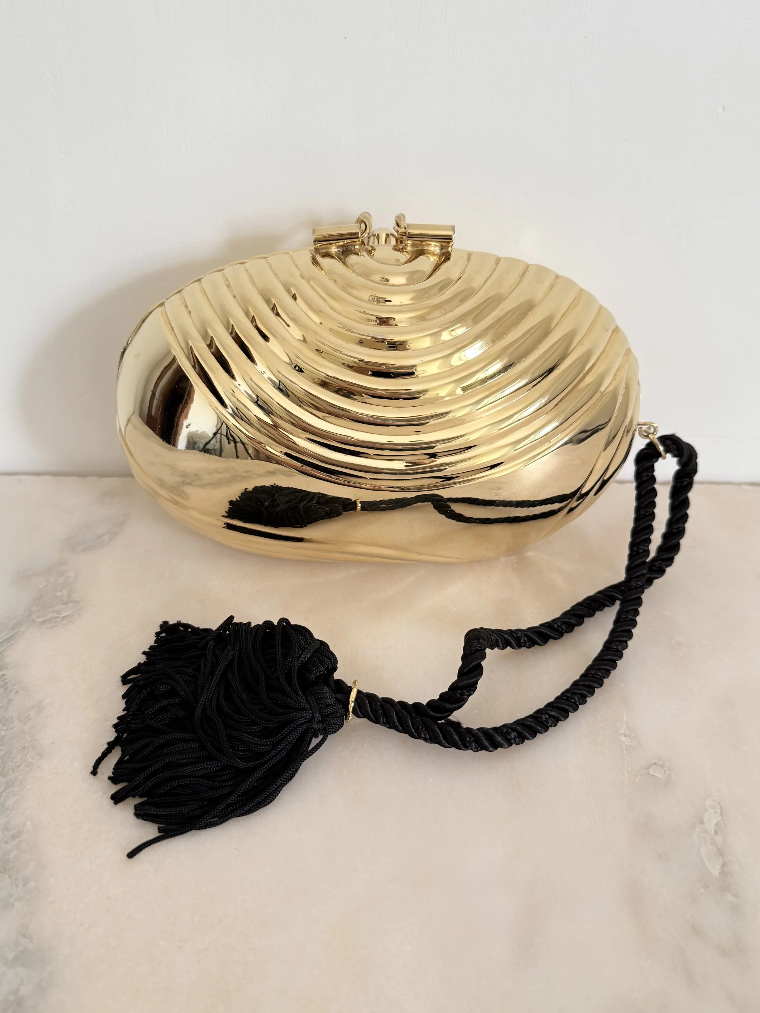 GOLD SWIRL EGG MINAUDIÈRE 2.jpeg