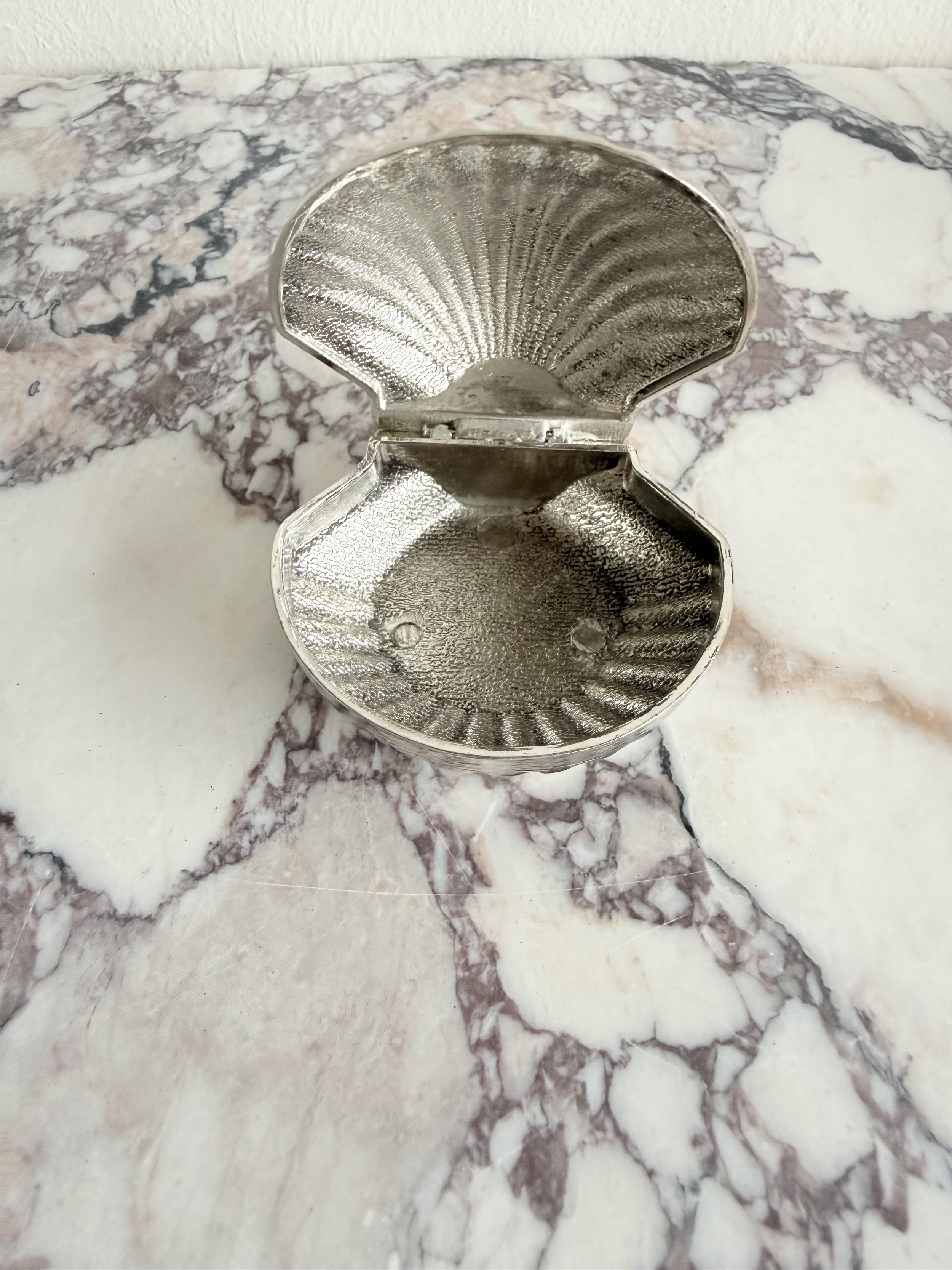 SHELL-SHAPED SILVER PLATED PILL BOX 5.jpeg