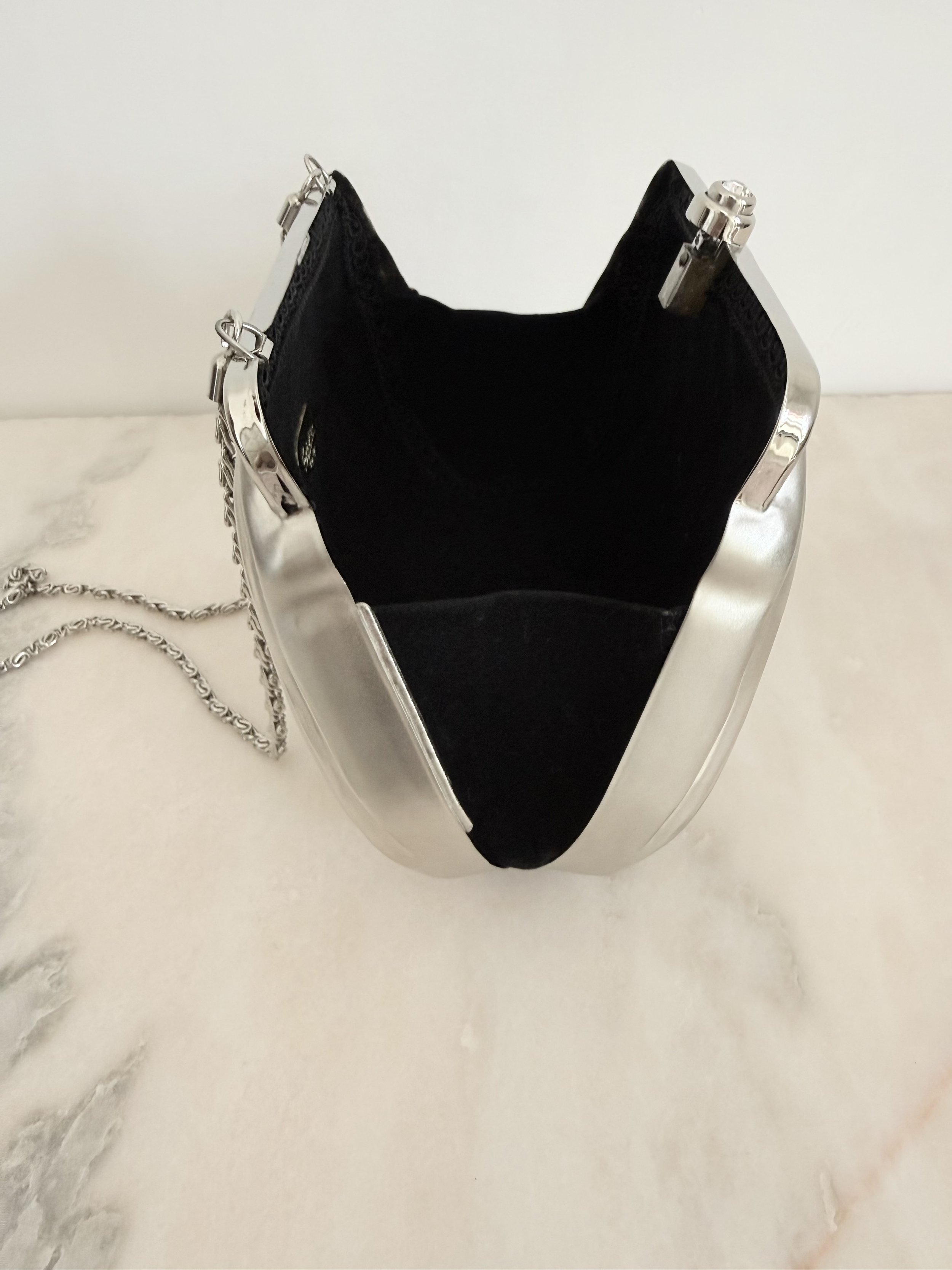 SCHEILAN FIRENZE SILVER CLUTCH WITH ORIGINAL BOX 13.jpeg