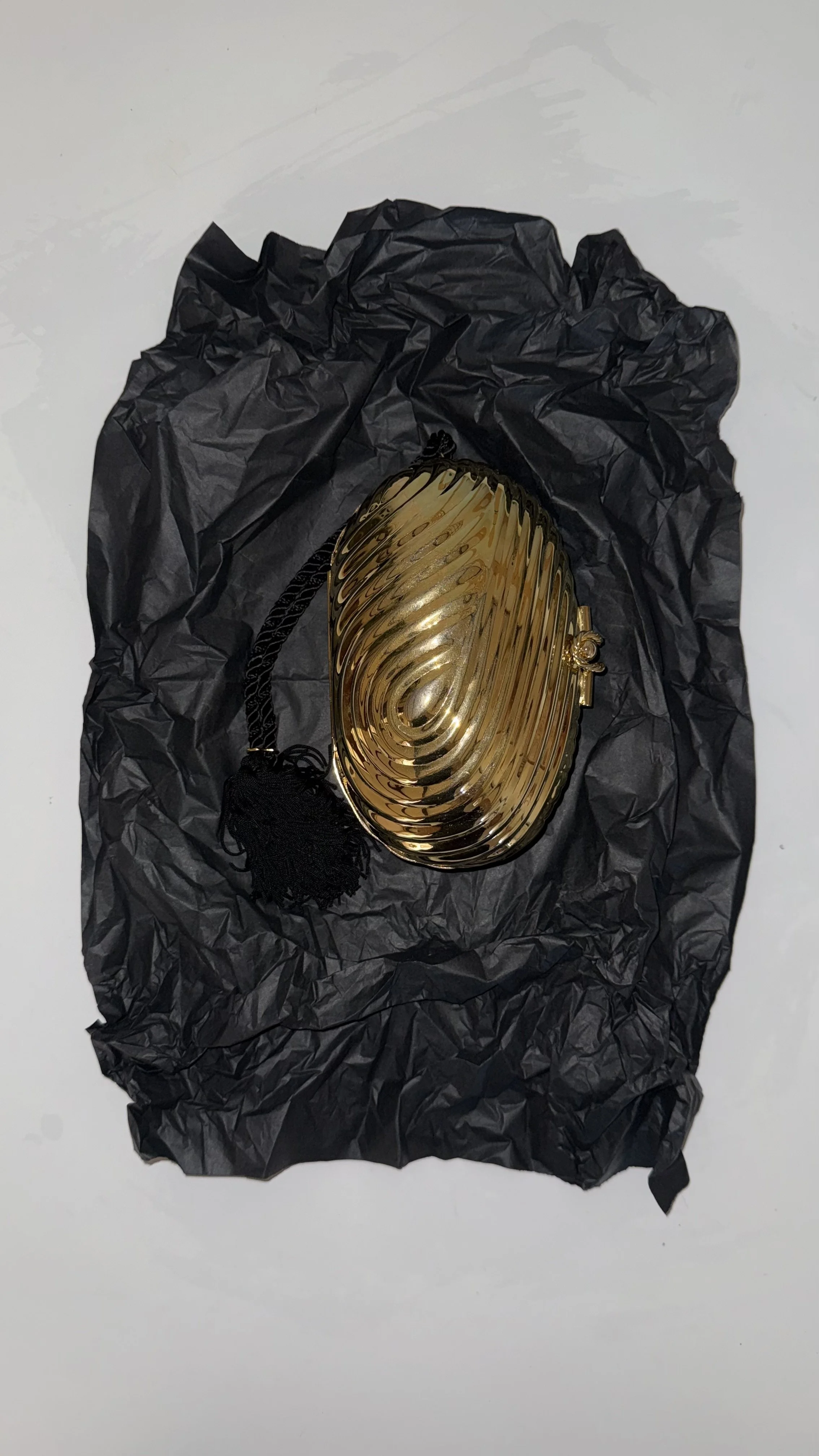 GOLD SWIRL EGG MINAUDIÈRE 12.jpeg