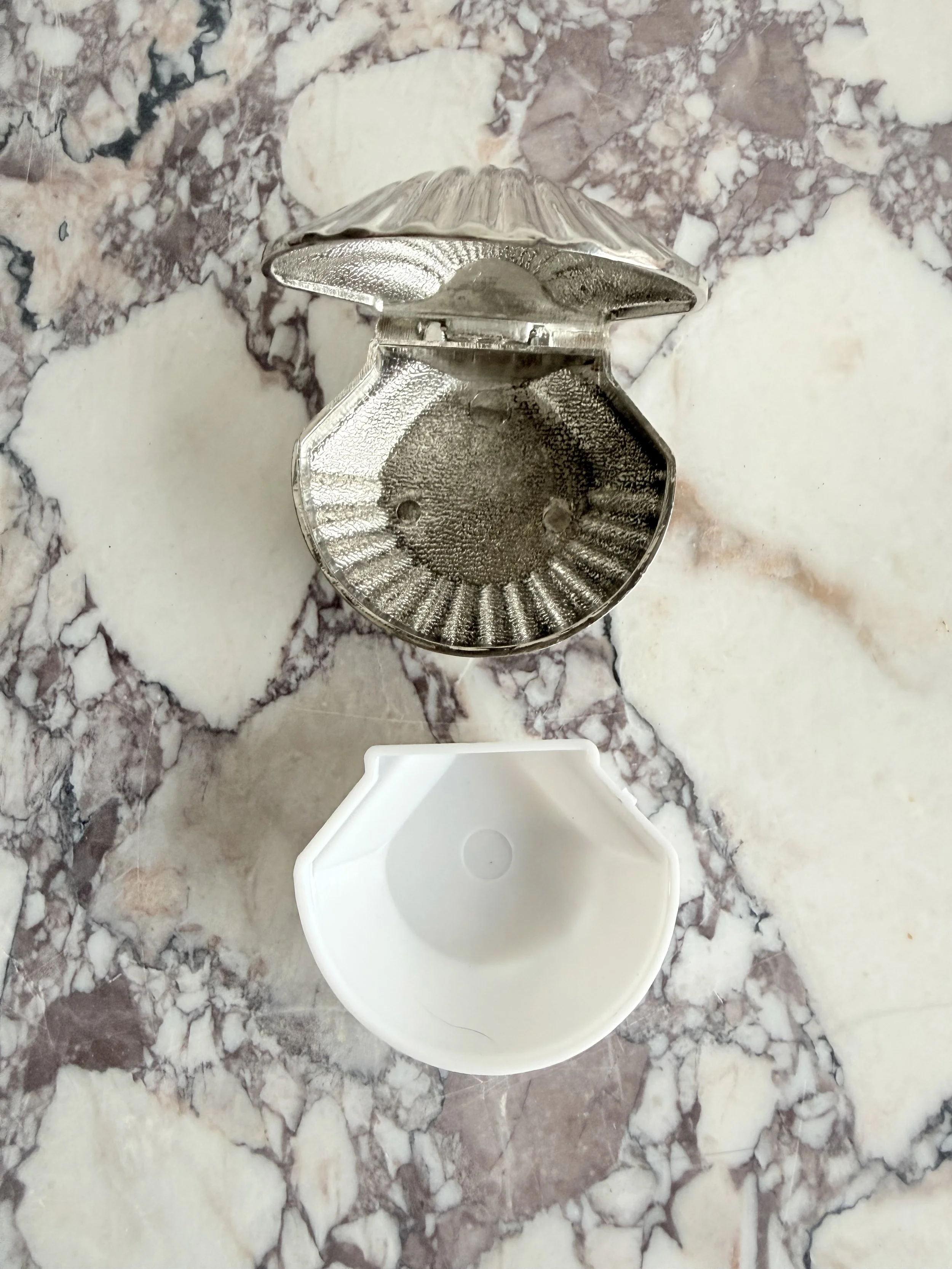 SHELL-SHAPED SILVER PLATED PILL BOX 6.jpeg