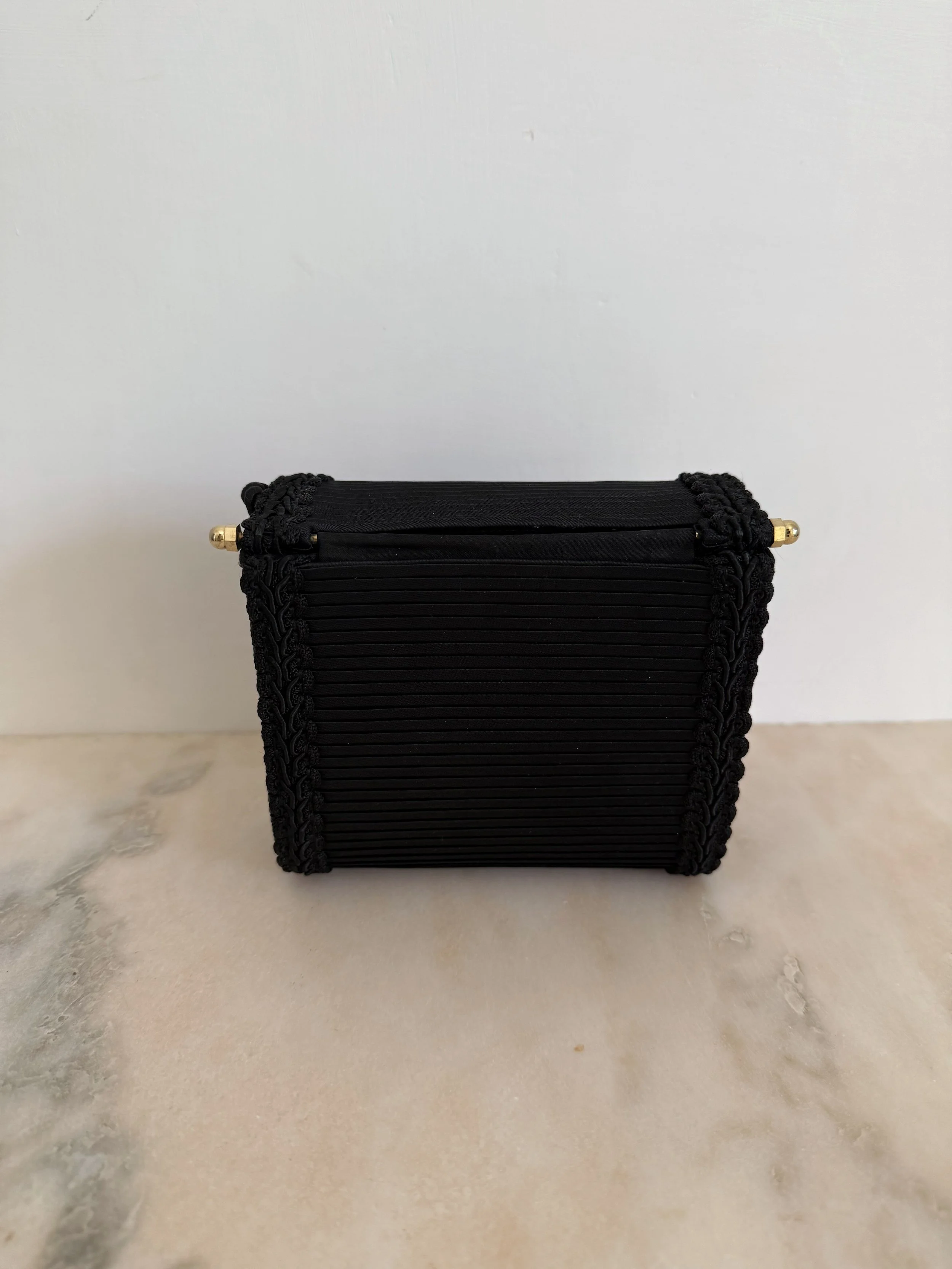 ART DÉCO PLEATED CLUTCH 2.jpeg (copia)