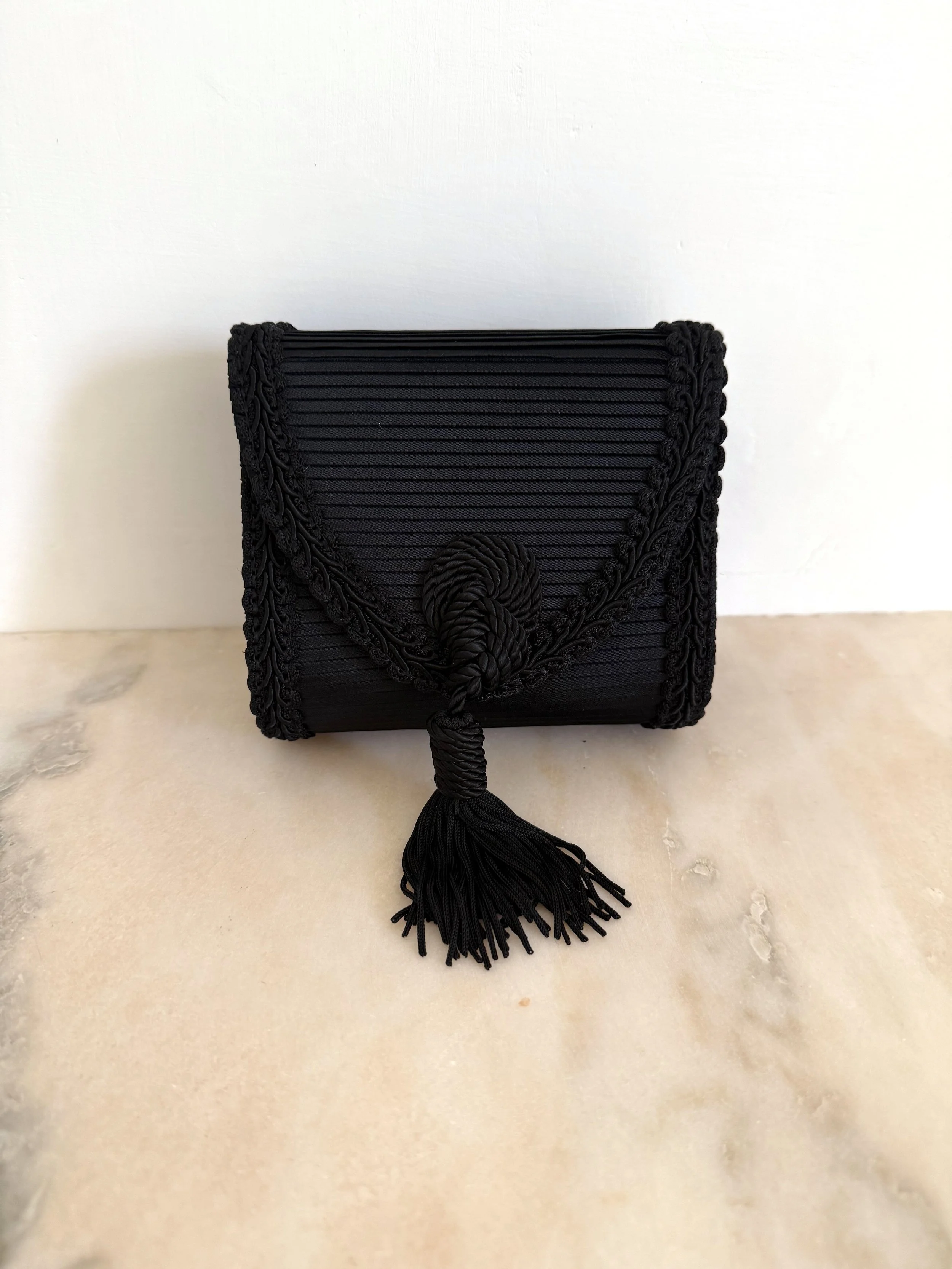 ART DÉCO PLEATED CLUTCH 1.jpeg (copia)