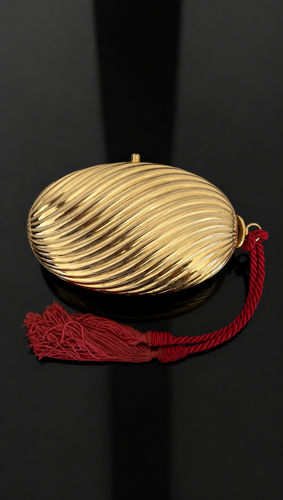 GOLD RIBBED EGG MINAUDIÈRE WITH TWO TASSELS 12.png