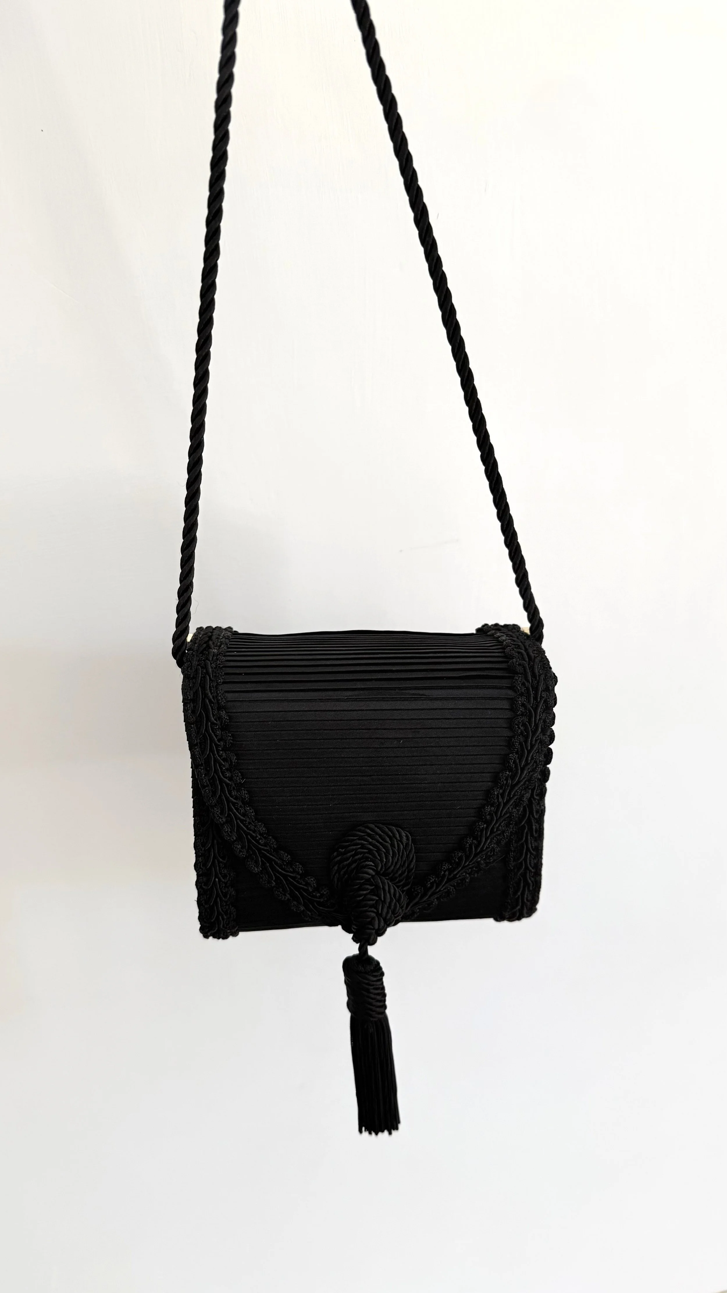 ART DÉCO PLEATED CLUTCH 6.jpeg (copia)