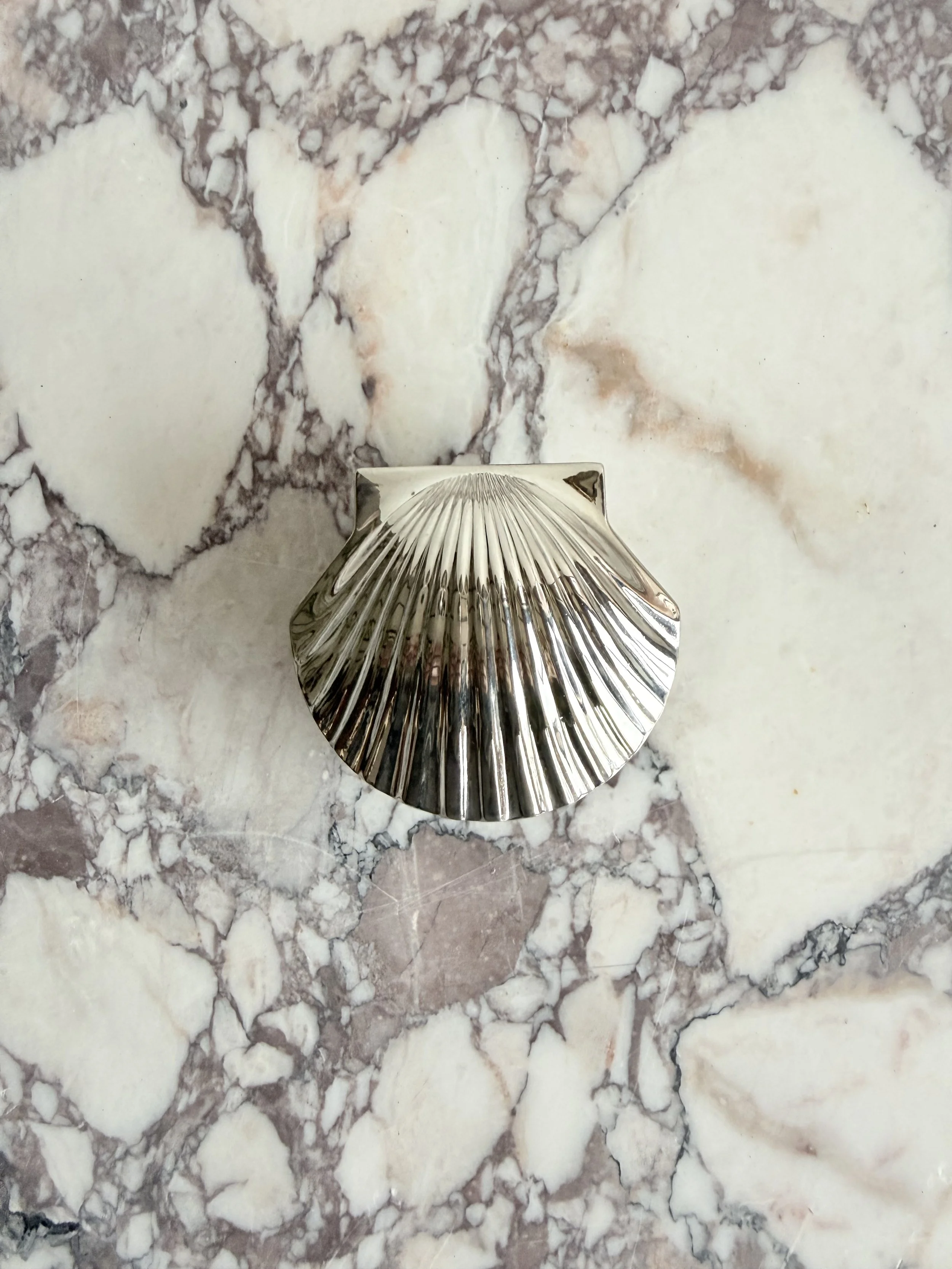SHELL-SHAPED SILVER PLATED PILL BOX 1.jpeg