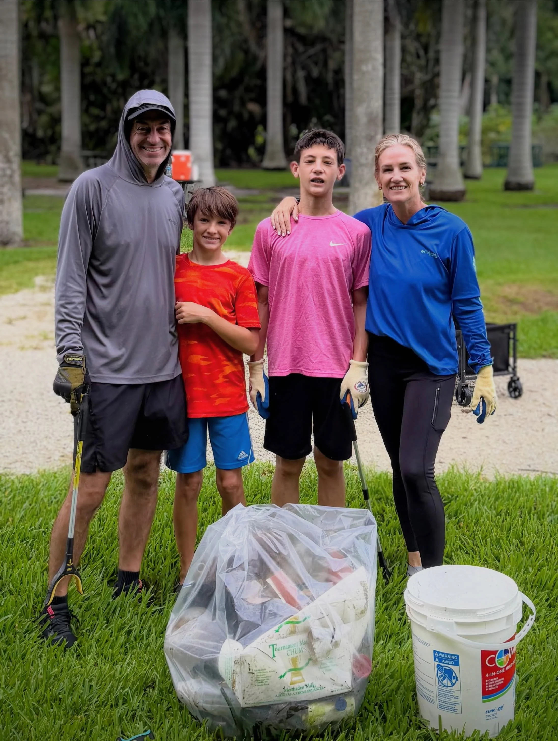 My favorite clean up crew. 💧 🍃 💜 

#environment #biscaynebay #teamllinas
