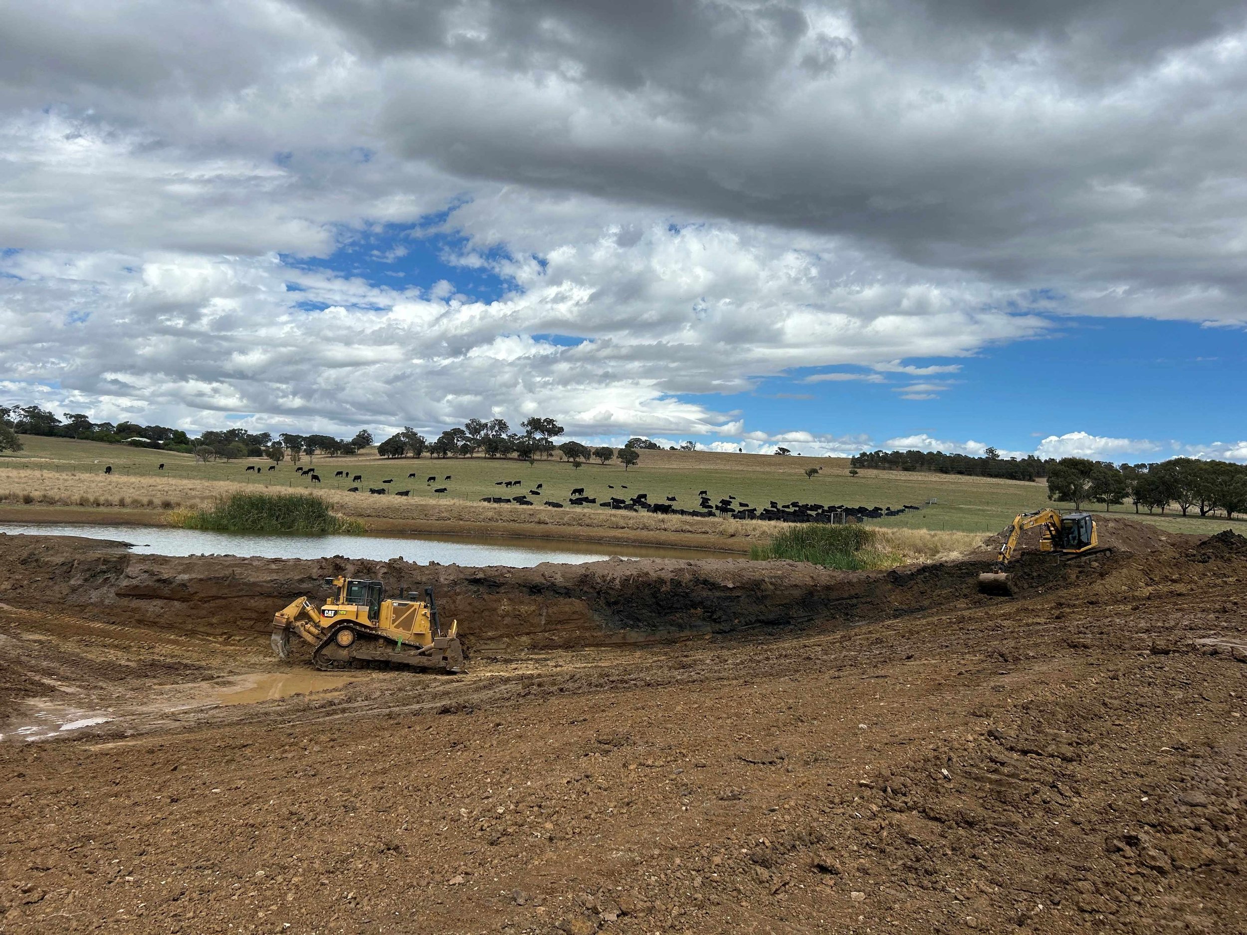 Dam de-silting and enlargement works supporting water management and rural infrastructure