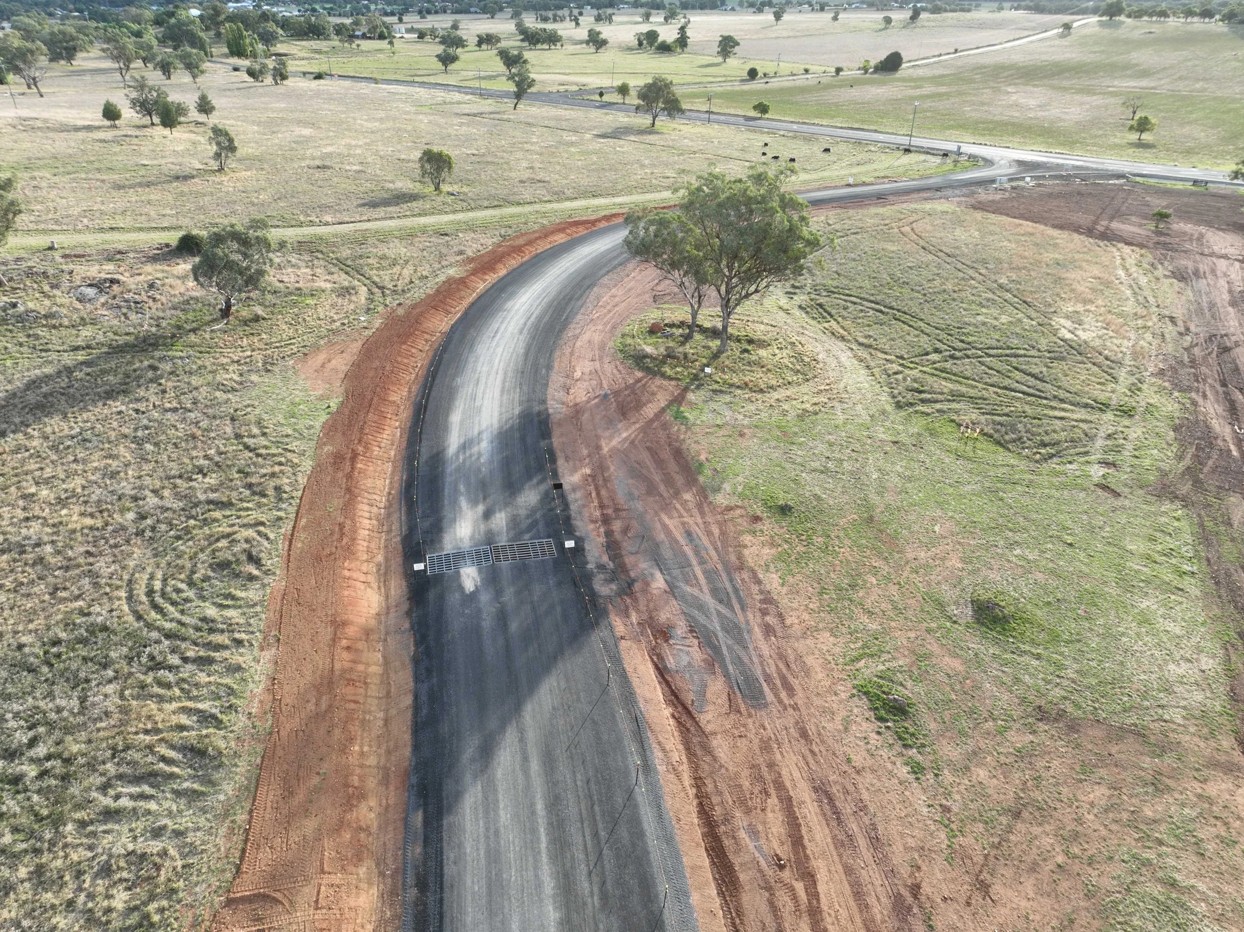 Finished access road for rural infrastructure, built through civil construction and earthworks