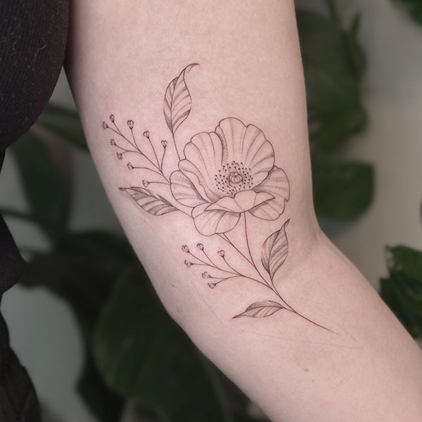 tatovering-fineline-arm-blomst.jpg