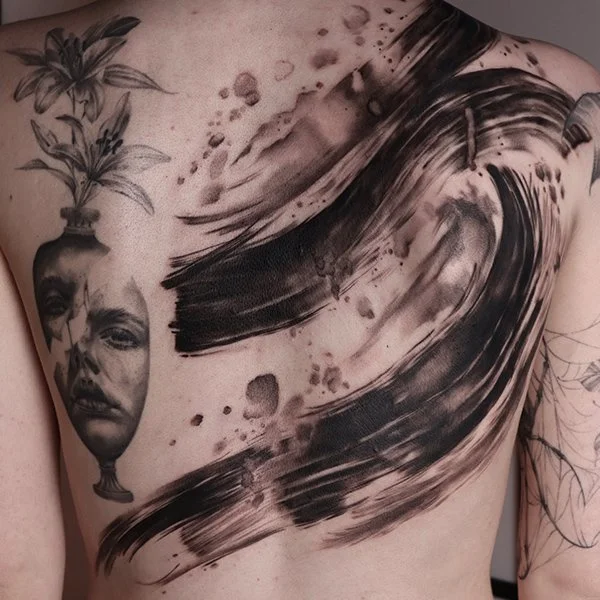 tatovering-blackwork-rygg-abstrakt.jpg