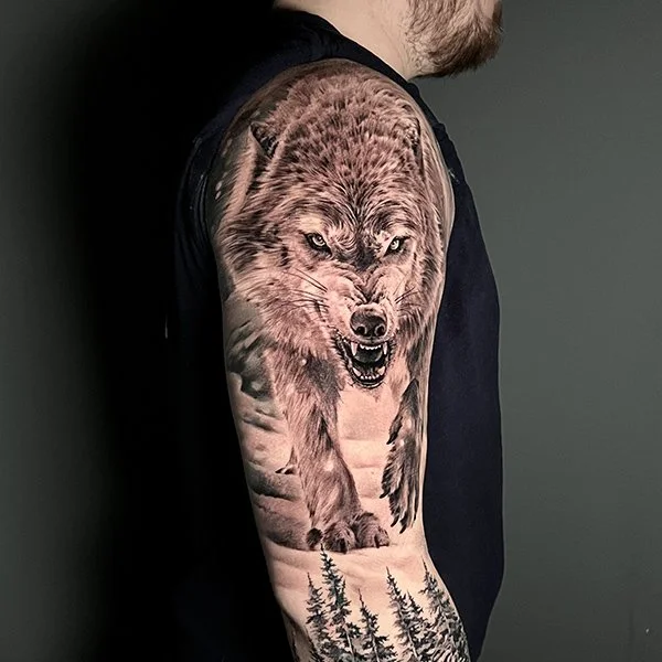 tatovering-realisme-overarm-ulv.jpg