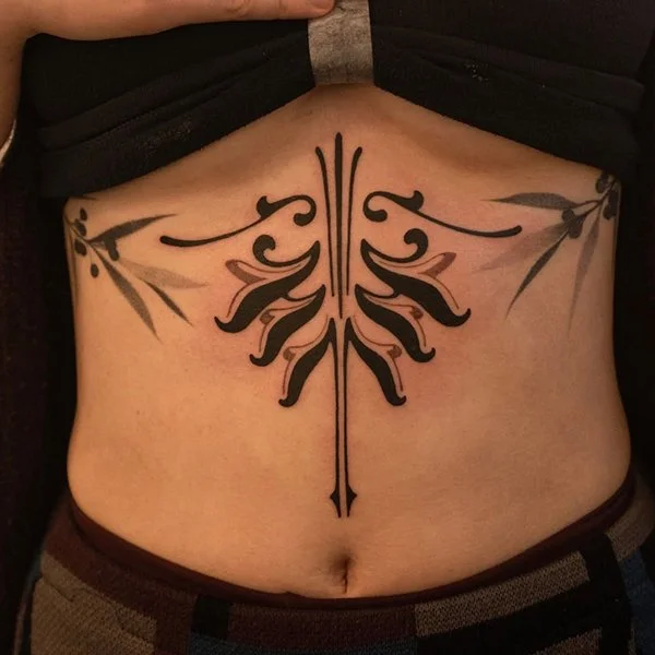 tatovering-blackwork-mage-grafisk.jpg