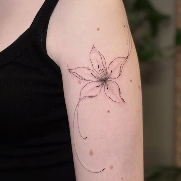 tatovering-floral-overarm-delikat-blomst.jpg