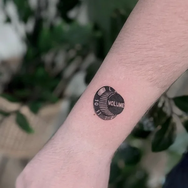 oslo-tattoo-artist-frida-tatovering-mikrorealisme-underarm-volum