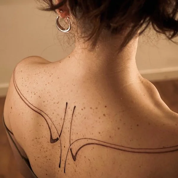 oslo-tattoo-artist-manny-tatovering-ornamental-rygg-symetrisk-feminint