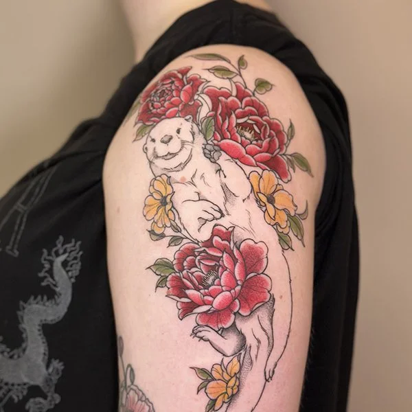 tatovering-neo-traditional-overarm-oter-blomster.jpg