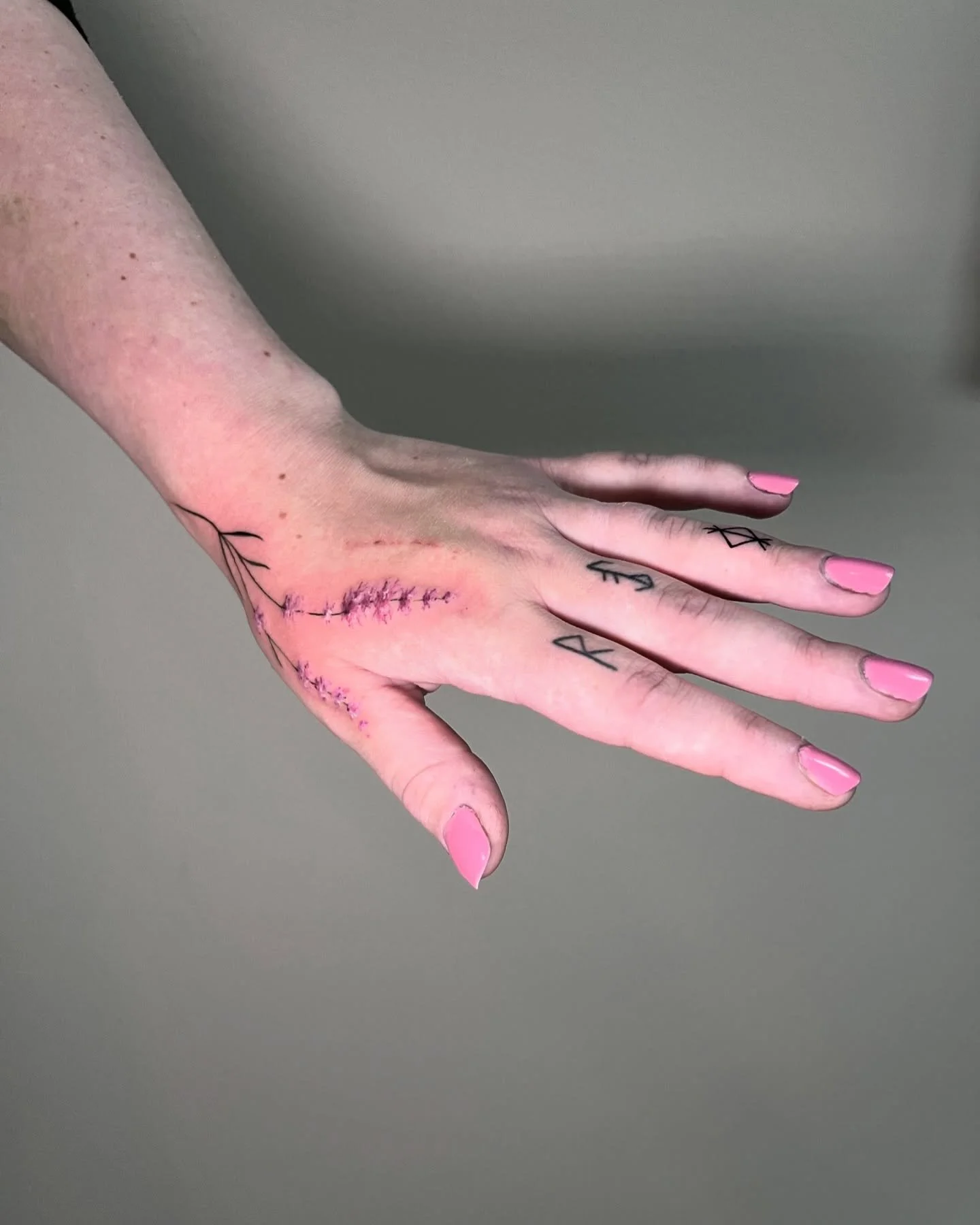 finger tattoo oslo