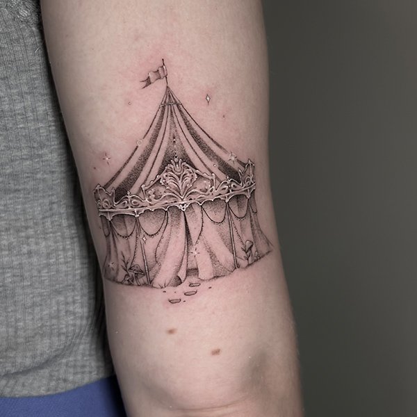 tatovering-mikrorealisme-arm-sirkustelt.jpg
