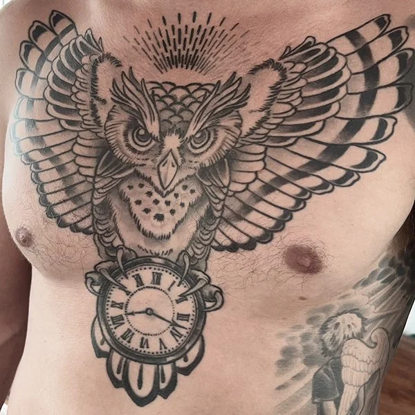 tatovering old school bryst ugle gratoner