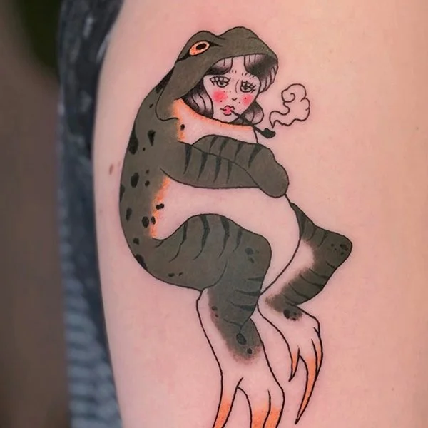 tatovering-old-school-arm-dame-i-froskekostyme.jpg