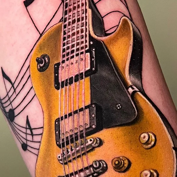 tatovering-fargetatovering-arm-elektriskgitar.jpg
