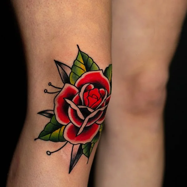 tatovering-old-school-kne-rose.jpg