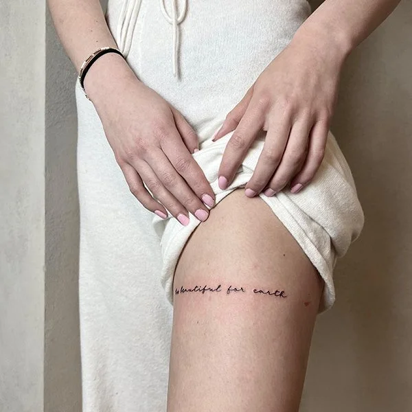 tatovering fineline lar tekst