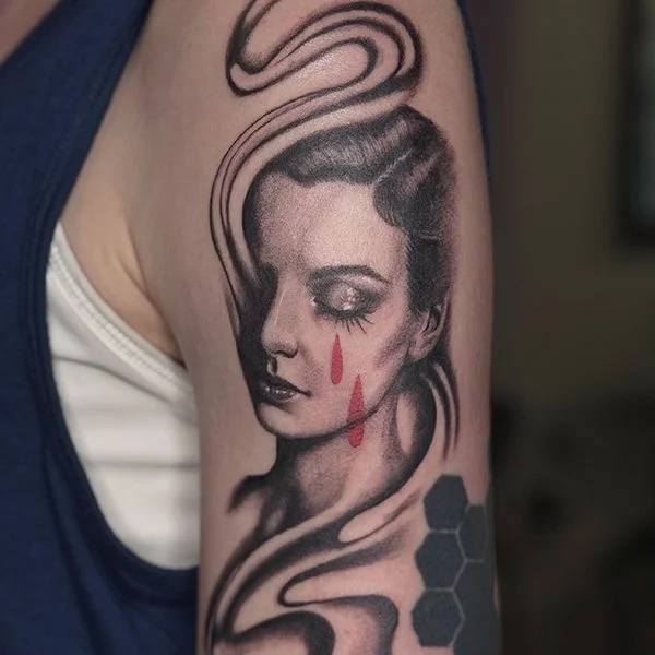 oslo-tattoo-artist-anja-tatovering-arm-kvinne-tarer