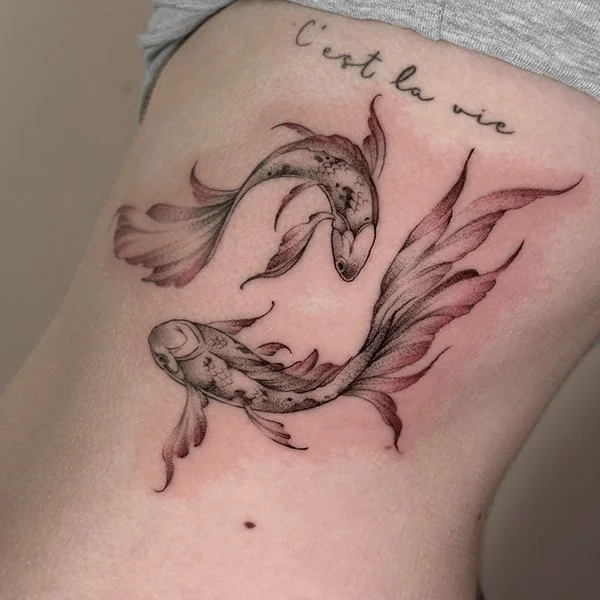 tatovering-dotwork-ribs-to-fisker.jpg