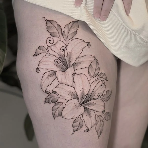 tatovering-floral-lar-liljer.jpg