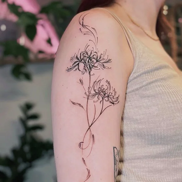 oslo-tattoo-artist-nina-tatovering-overarm-blomst-floral