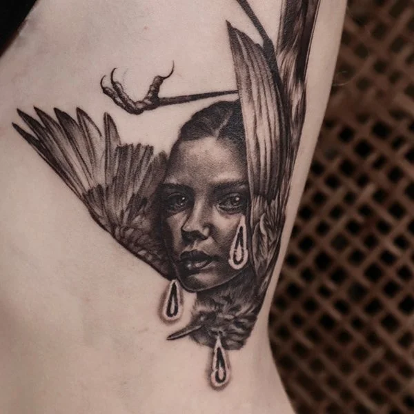 tatovering-surrealisme-fugl-med menneskehode.jpg