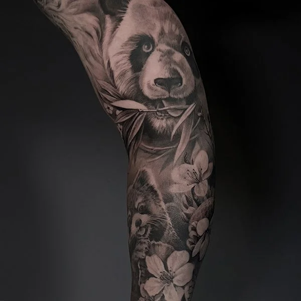 oslo-tattoo-artist-mrs-castro-tatovering-realisme-panda