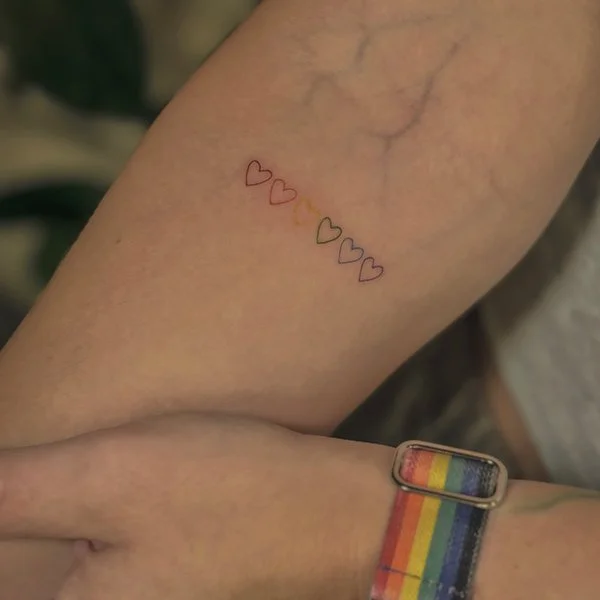 tatovering-sma-tatoveringer-arm-reinbue-hjerter.jpg