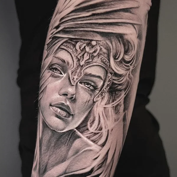 oslo-tattoo-artist-mrs-castro-tatovering-realisme-arm-kvinneansikt