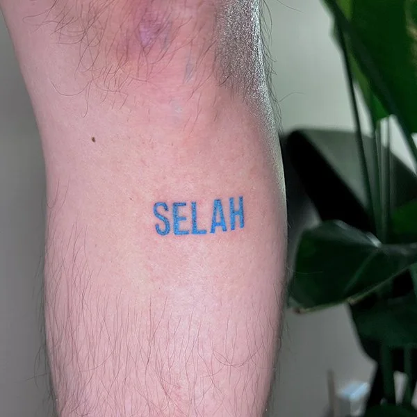 tatovering-lettering-legg-selah.jpg