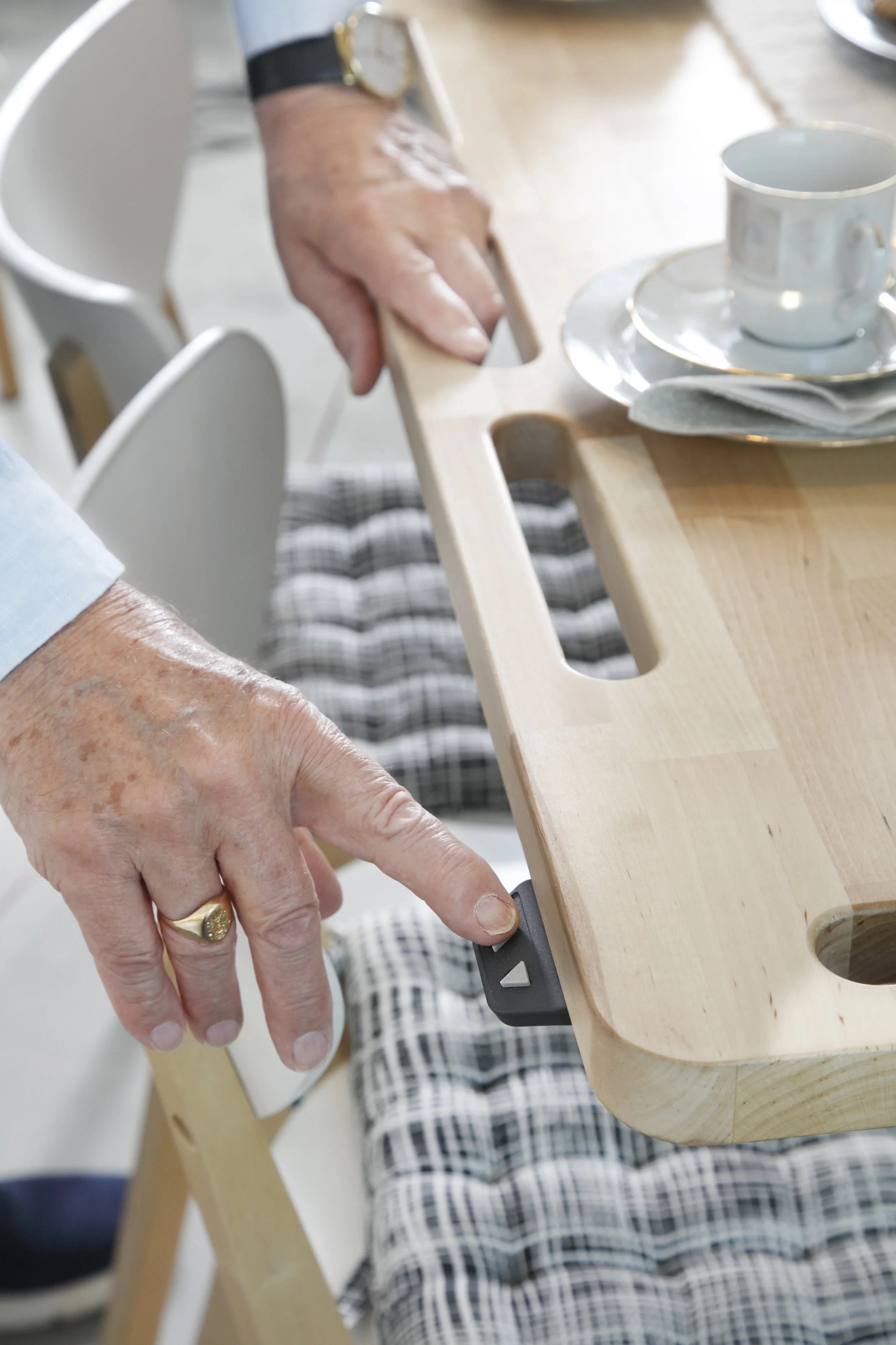 Keittiössä jokaisessa tasossa on sähkökäyttöinen korkeussäätö