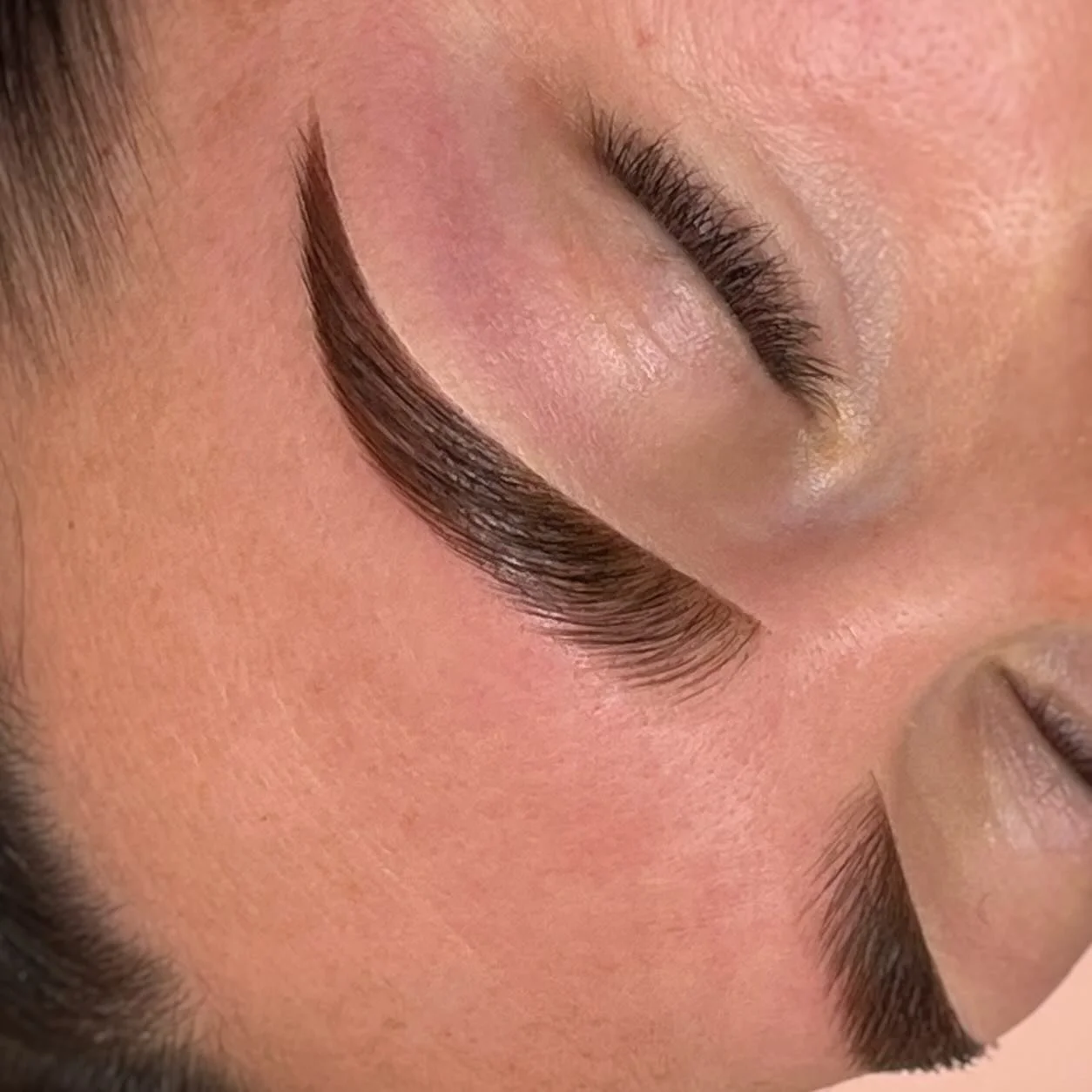 Literally flawless ✨

Lamination &amp; hybrid dye using @bronsunofficial 
Created with @kobieleebrowacademy