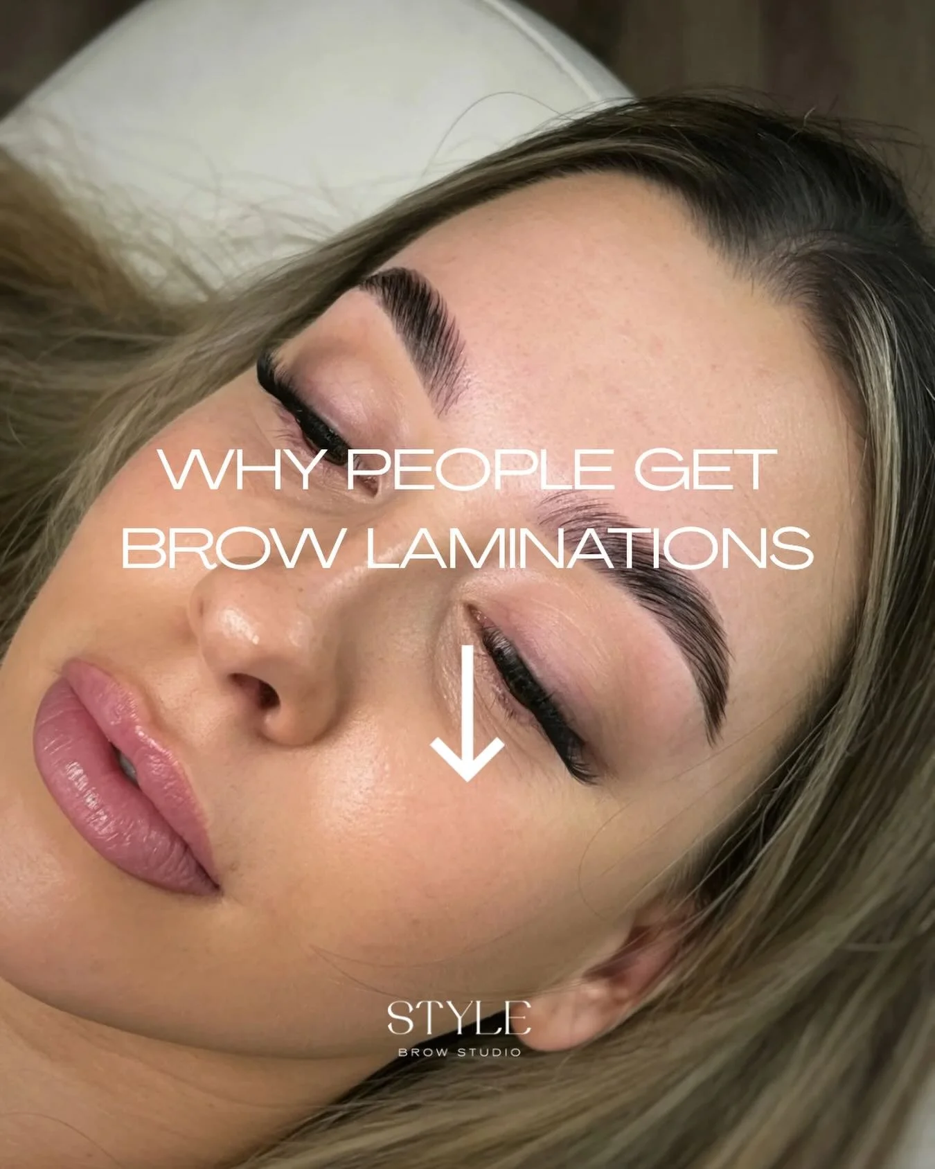 Most people think brow lamination is just about the fluffy brows&hellip;. But that&rsquo;s actually the LEAST important reason people get it.

They get brow lamination because👇🏼

&bull; Their brows grow in different directions 
&bull; One brow alwa