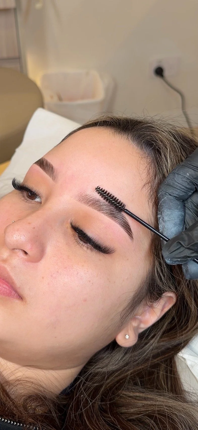 natural brow treatments in Brisbane for cheap. brow lamination, brow dye, lash lifts