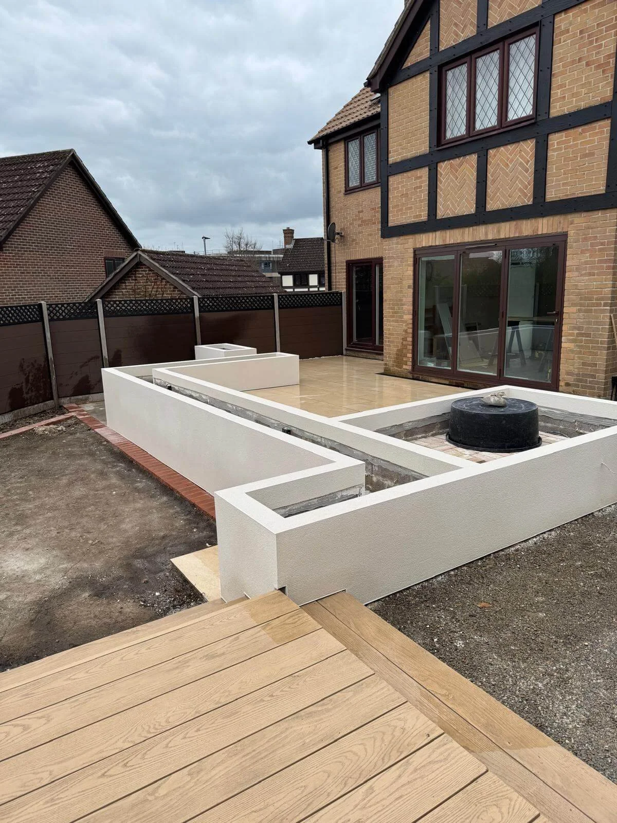 K-Rend planters in white